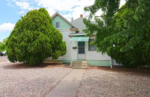 Grand Junction Casa | Vintage Parlor 2 Bedroom Home