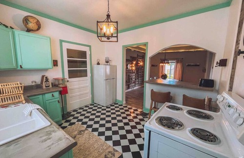 Dowagiac Cabaña | Vintage Romance Finds Cozy Charm at Depot Cottage