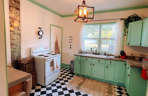 Dowagiac Cabaña | Vintage Romance Finds Cozy Charm at Depot Cottage