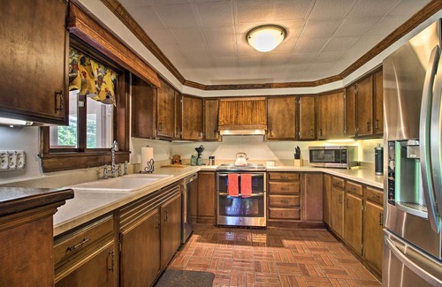 Skylark Beach Casa | Vintage Schroon Lake Farmhouse w/ Private Beach!