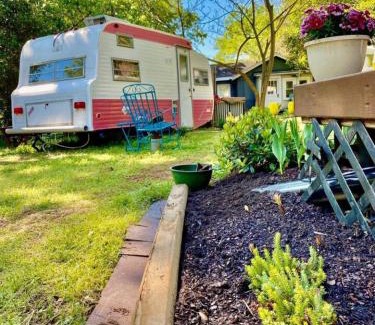 Durham Casa | Vintage Scotty Camper Cottage Durham NC