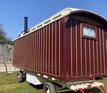 Turnchapel Casa | Vintage Showman's Wagon For Two Close to Beach