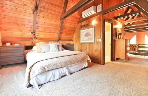 Hathaway Pines Chalet De Esquí | Vintage Ski Chalet in Stanislaus National Forest with Canyon Views & Spa