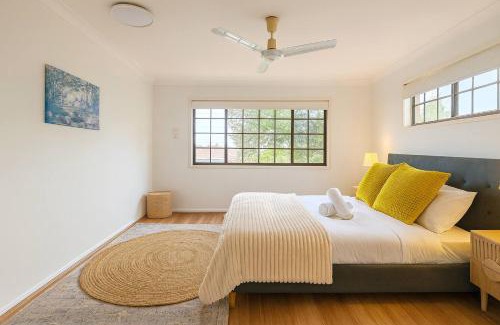 Macgregor Casa | Vintage Soul - Spacious 5BR family retreat