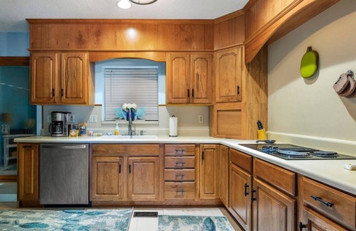 Leesville Casa | Vintage Sunrise House | Lake Murray BIG Views