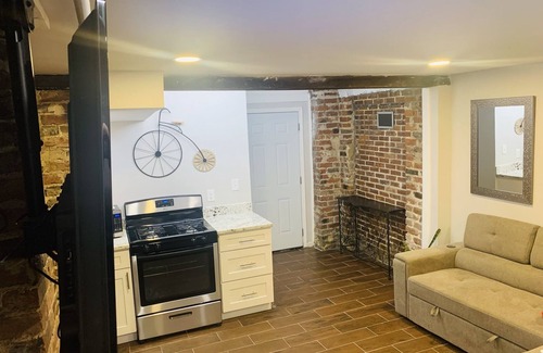 Uptown Historic District Casa | Vintage Uptown Hidden Gem, Walk to Everything New Renovation!
