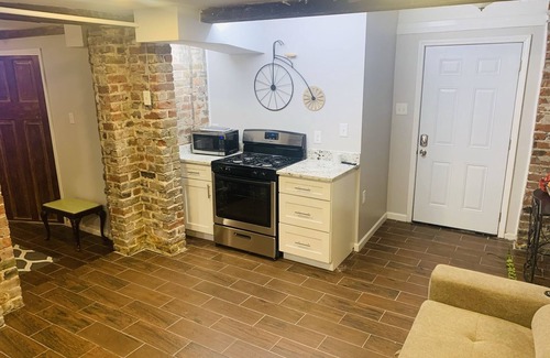 Uptown Historic District Casa | Vintage Uptown Hidden Gem, Walk to Everything New Renovation!