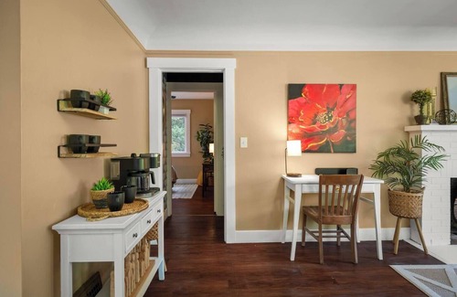 Olympia Casa | Vintage Vibes - 8 Guests 1628sf