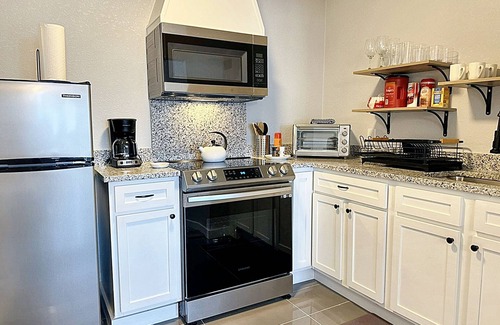 Central Oklahoma City Casa | Vintage Vibes Modern Comfort 2BR for 6 Guests