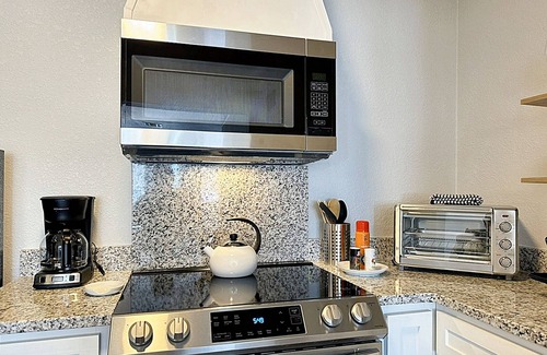Central Oklahoma City Casa | Vintage Vibes Modern Comfort 2BR for 6 Guests