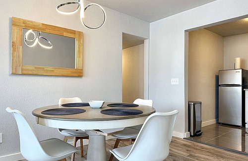 Central Oklahoma City Casa | Vintage Vibes Modern Comfort 2BR for 6 Guests