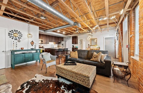 Short North Apartamento | Vintage Vibes: Open & Relaxed in Short North