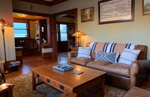 Alameda Casa | Vintage Vibes & Pickleball Fun - 1910 Fernside Craftsman near Pickleball Court!