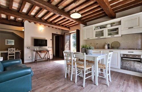San Severino Marche Villa | Villa Vintage con piscina privada y gimnasio