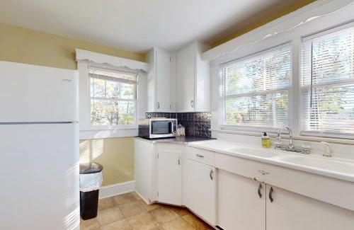 Hendersonville Casa | Vintner's Cottage