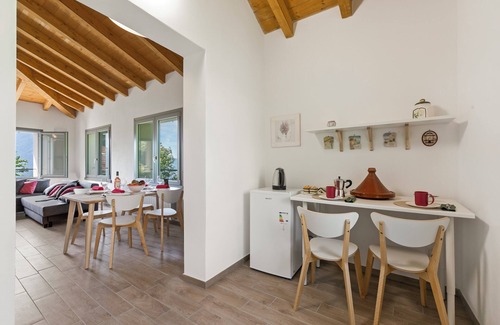 Arcumeggia Apartamento | Viola Apartment, Casalzuigno, Italy