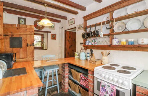 Llangammarch Wells Cabaña | VIOLET COTTAGE, pet friendly, character holiday cottage in Beulah