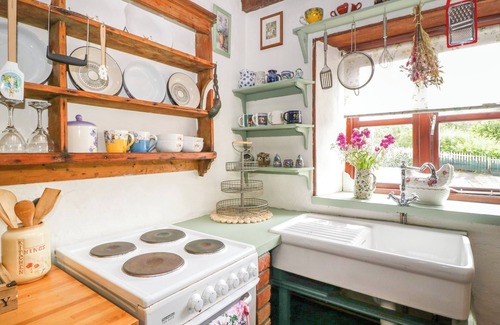 Llangammarch Wells Cabaña | VIOLET COTTAGE, pet friendly, character holiday cottage in Beulah
