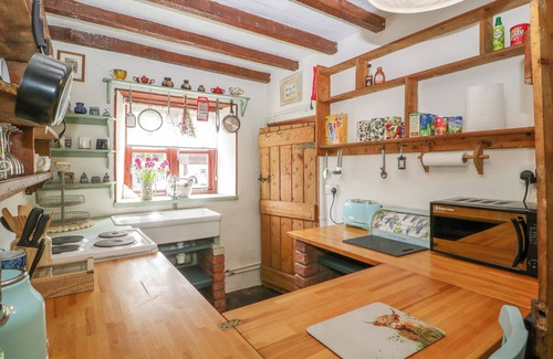 Llangammarch Wells Cabaña | VIOLET COTTAGE, pet friendly, character holiday cottage in Beulah