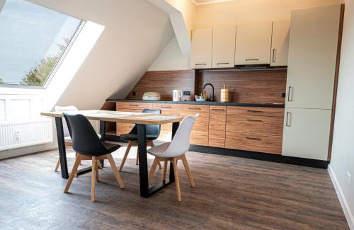 Schwedt/Oder Apartamento | VIP ApB 63qm 3 Zi Dachgeschoss Klimaanlage große Wohnküche großes Bad 2 WCs 3 Betten 1 Schlafsofa