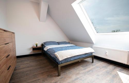 Schwedt/Oder Apartamento | VIP ApB 63qm 3 Zi Dachgeschoss Klimaanlage große Wohnküche großes Bad 2 WCs 3 Betten 1 Schlafsofa