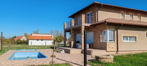 Balatonszarszo Casa | Virág Vendégház Balatonszárszó