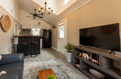 Manteo Cabaña | Virginia Dare Cottage-Walk 2 Manteo Waterfront