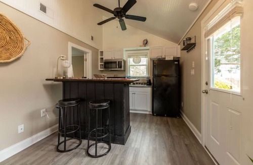 Manteo Cabaña | Virginia Dare Cottage-Walk 2 Manteo Waterfront