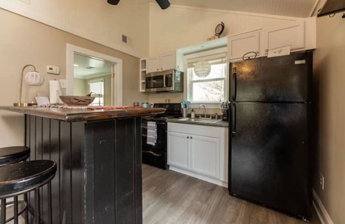 Manteo Cabaña | Virginia Dare Cottage-Walk 2 Manteo Waterfront