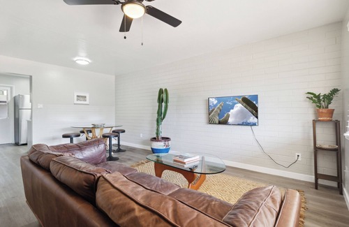 Camelback East Apartamento | Viridian Biltmore Villa with Pool