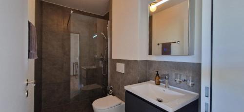 Rothenburg Apartamento | Visionary Hospitality Rothenburg, Lucerne - Premium Apartments with Free Parking, Washer, Kitchen, Terrace, Bus Stop, 15' City