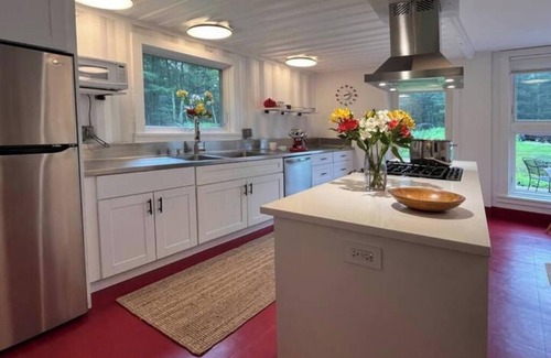Stone Ridge Casa | Visit a farm-stay container house on a 30-acre organic forest in Stone Ridge, NY