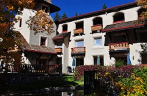 Olympic Valley Complejo | Visit and enjoy the Magical Tahoe Palisades, California Olympic Village Inn.