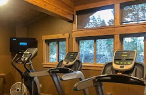 Olympic Valley Complejo | Visit and enjoy the Magical Tahoe Palisades, California Olympic Village Inn.