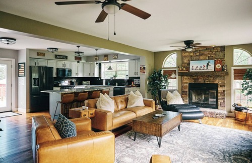 Cairo Casa | Visit Chill House: 15 miles from Windham. Hot Tub & Ping Pong!