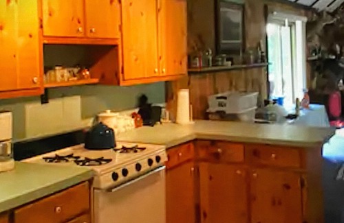 Mapleton Depot Cabina | Visit Gobbler's Roost for a relaxing nature retreat.