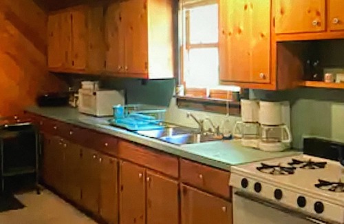 Mapleton Depot Cabina | Visit Gobbler's Roost for a relaxing nature retreat.