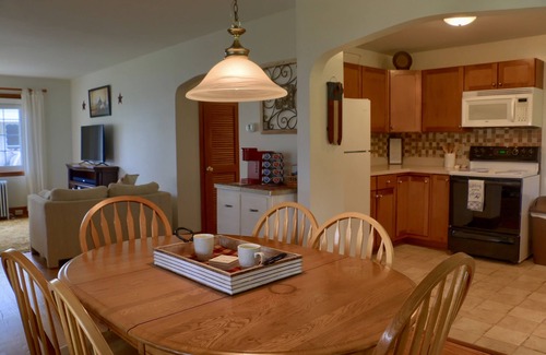 McKnightstown Casa | Visit our charming cottage this Spring. Enjoy the blooming flowers and scenery.
