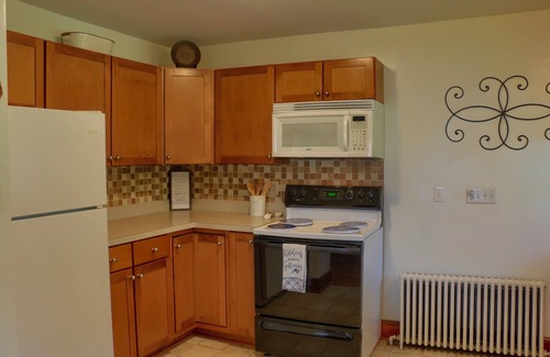 McKnightstown Casa | Visit our charming cottage this Spring. Enjoy the blooming flowers and scenery.