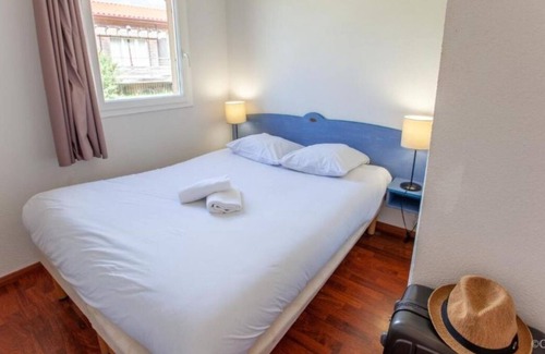 Cassen Casa | Visit Southern France! Private Full Kitchen, Pet Friendly, Free Onsite Parking