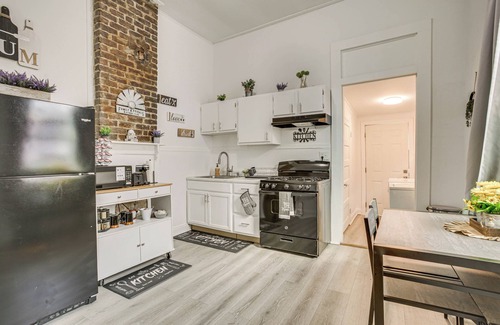 Freret Apartamento | Visit Tulane & Loyola: Walkable Paradise in NOLA!