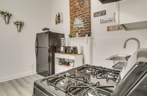 Freret Apartamento | Visit Tulane & Loyola: Walkable Paradise in NOLA!