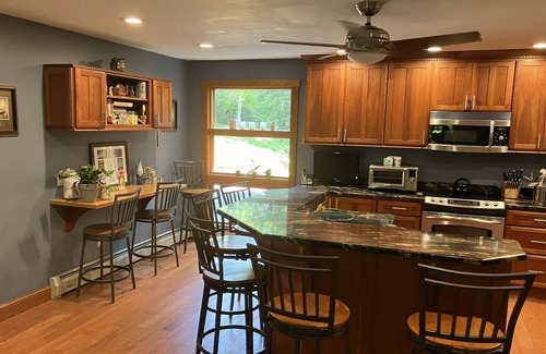 Parole Casa | Visiting Annapolis for Boat Show, RenFest, Comm Week? This is the perfect house!