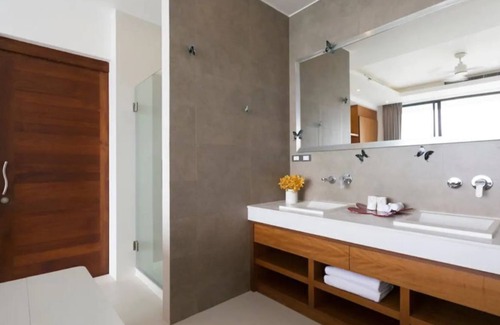 Chaweng City Center Villa | Vista Azul 5BR Vistas Panorámicas al Mar Chaweng