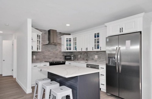 Sarasota Springs Casa | Vista Blu Sarasota by Pinecraft - 3 BR - Siesta Key 16 Min - Hot Tub