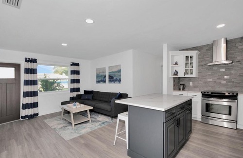 Sarasota Springs Casa | Vista Blu Sarasota by Pinecraft - 3 BR - Siesta Key 16 Min - Hot Tub