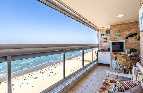 Guilhermina Apartamento | Vista cinematográfica 24º andar, frente total mar na Guilhermina, 2 quartos, condomínio com lazer total, enxoval, ar condicionado, churrasqueira, Wi-fi, Netflix, piscina aquecida, saunas, 2 vagas e portaria 24 horas, 15Off no App