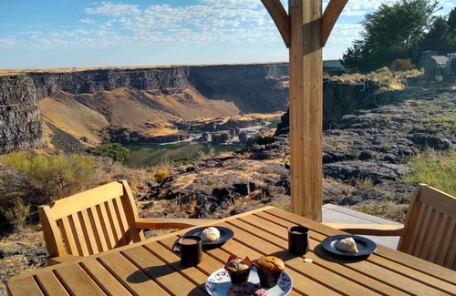 Twin Falls Casa | Vista Cliff House, Stunning View from Canyon Rim next to walking/bike trail!
