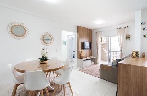 Picarras Apartamento | Vista do nascer do SOL e do MAR da janela do quarto seu quarto - Apartamento com dois quartos, sala de estar, cozinha completa, piscina, ar condicionado, playground infantil, a 150 metro da PRAIA