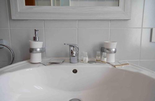 Calcinate del Pesce Apartamento | [Vista lago]-Appartamento funzionale con vista